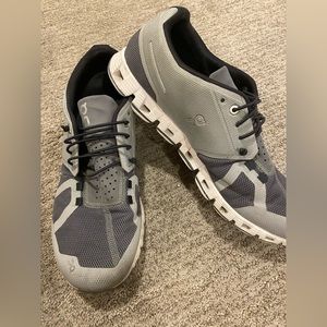 On cloud men’s size 11 gray sneakers
